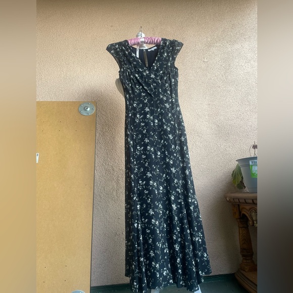 Fall Reformation Black and yellow Floral Maxi Dress - Picture 4 of 8